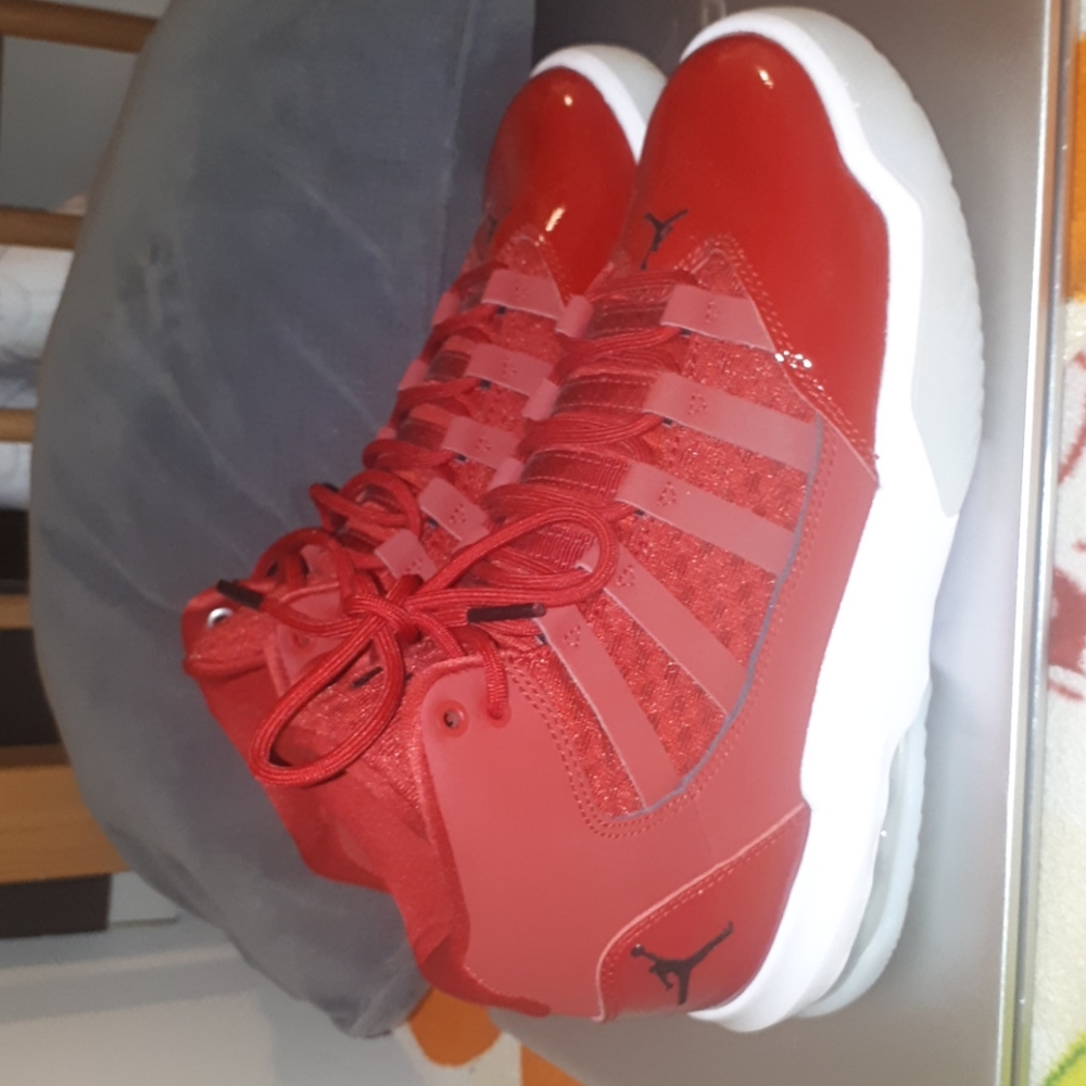 Nike air jordan max aura (gym red)